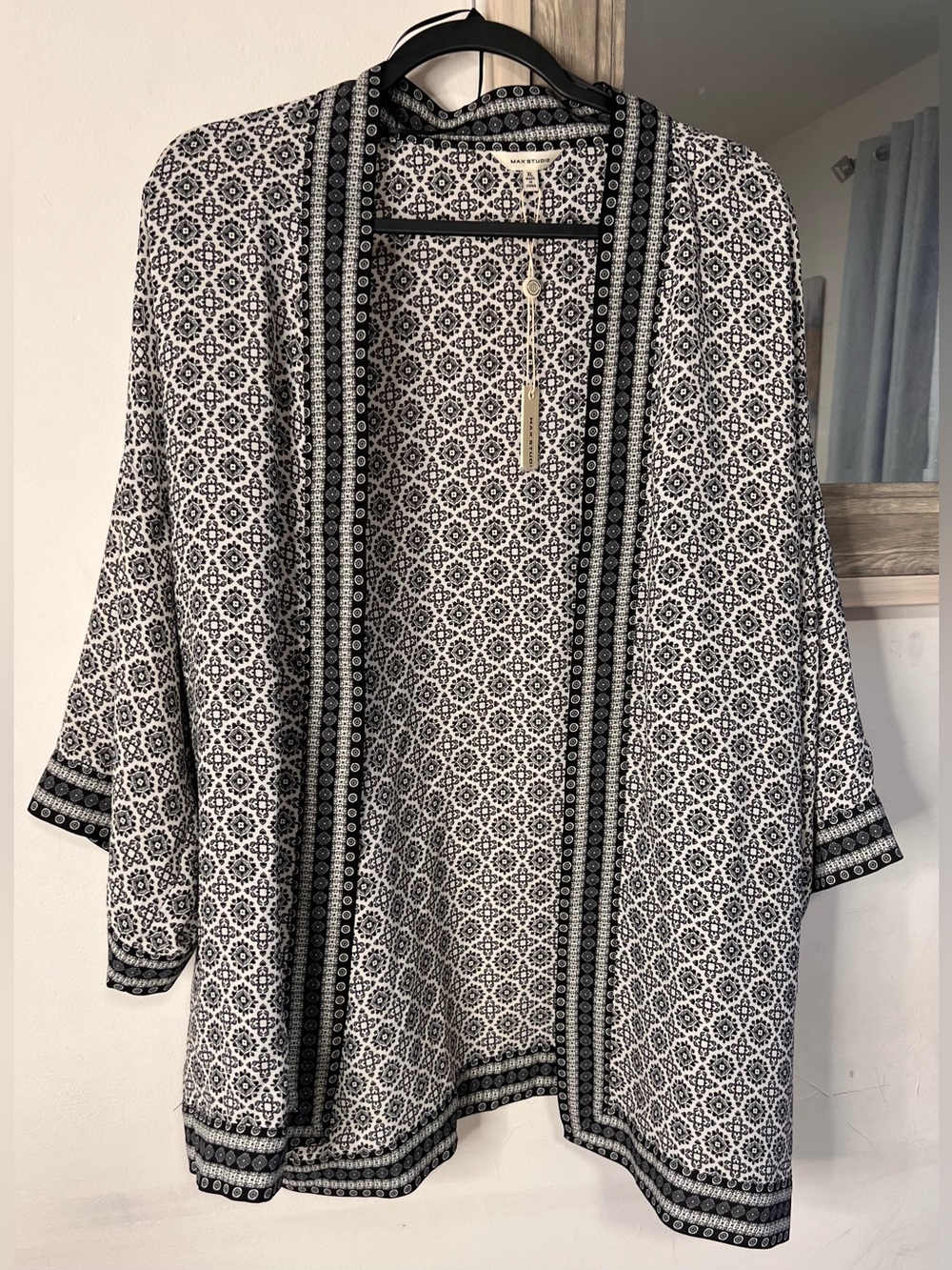Max Studio Black & White Geometric Kimono Cape